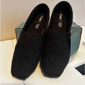 BNIB Classic Black TOMS